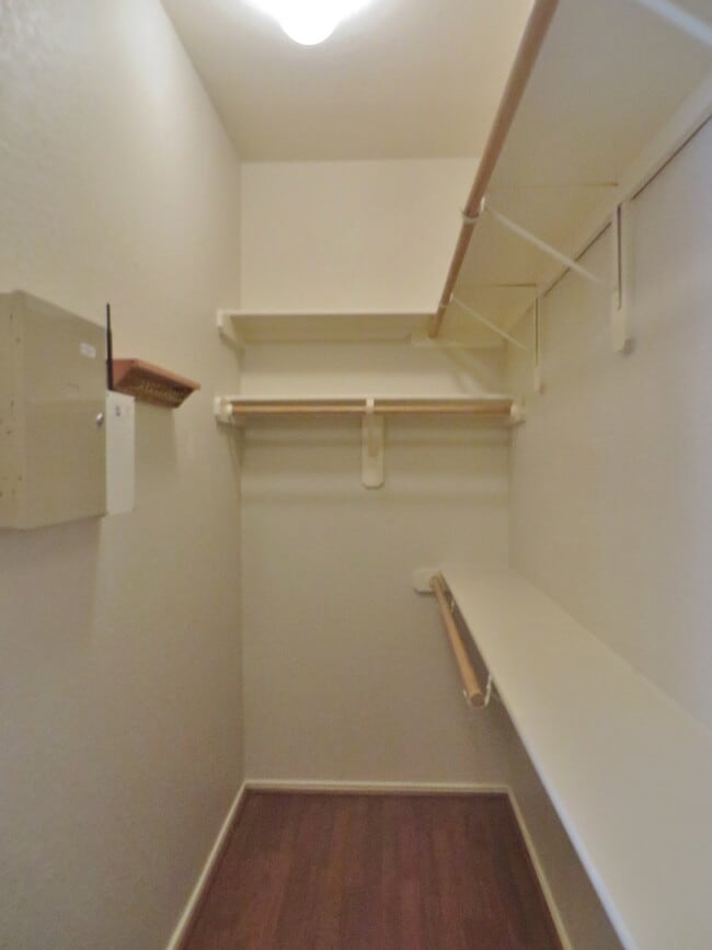 Building Photo - 4 Bedroom 2 Bathroom Churchill Farms Georg...