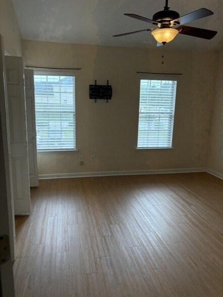 Building Photo - 2023 Creekside Ct