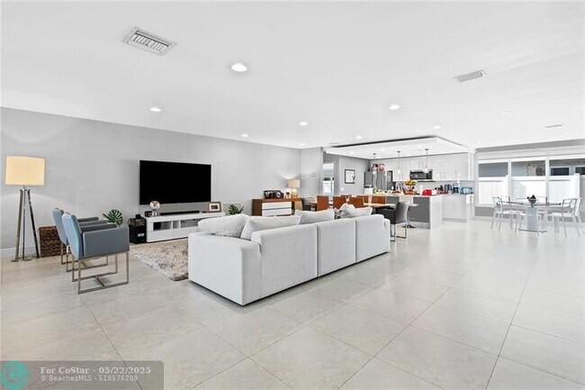 Building Photo - 2801 NE 59th St