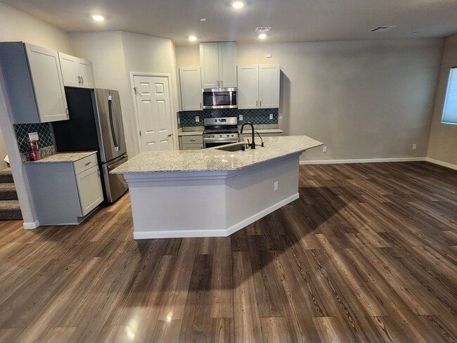 Building Photo - 3 bedroom/ 2 bath condo in gated community