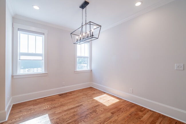 Building Photo - 1005 State St