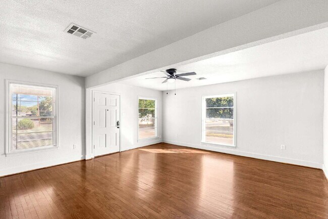 Building Photo - Private Landlord/Housing accepted-2700 Alexander Avenue