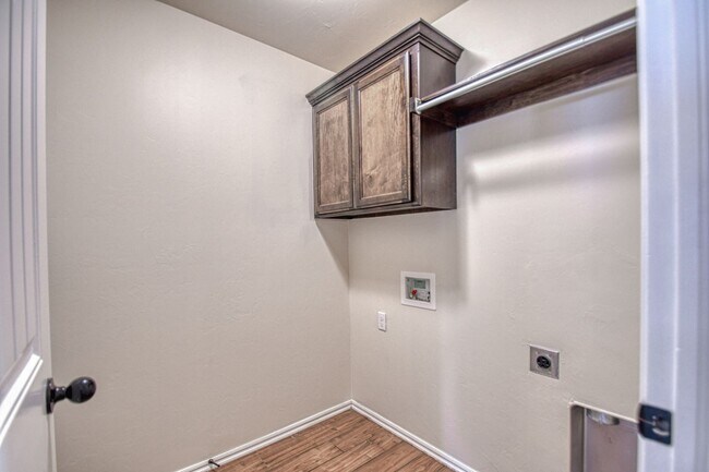 Building Photo - 11141 SW 39th Ct