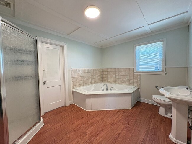 Building Photo - 2 Bedroom, 1 Bathroom House in High Point!