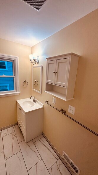 Building Photo - 331 N Oraton Pky