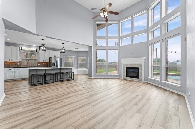 Building Photo - 13402 Great Creek Dr