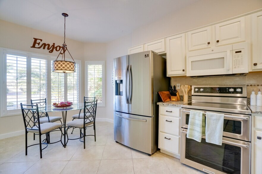 Building Photo - 15992 W Indigo Ln