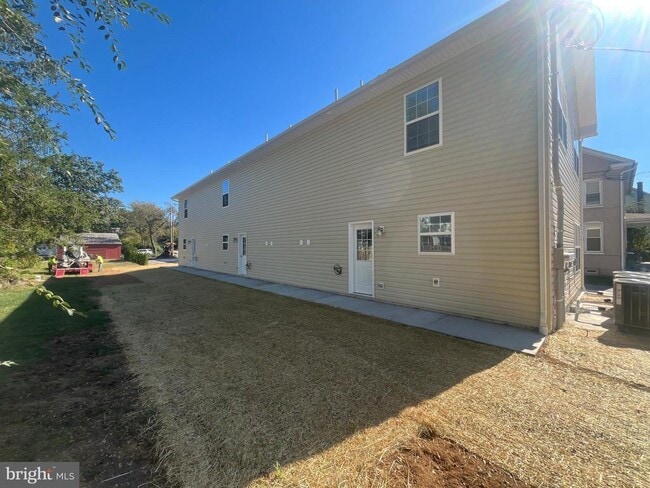 Building Photo - 36 Dahlgren St