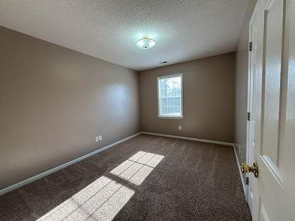 Building Photo - Great 4 Bedroom Home with Bonus Room In Country Club Estates-1112 Westmoreland Dr.