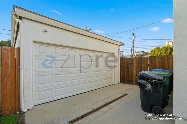 Building Photo - 1421 Stearns Dr