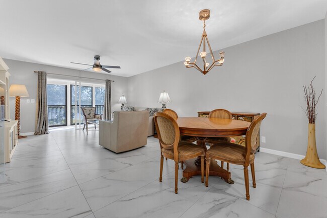 Building Photo - 7192 Huntington Ln