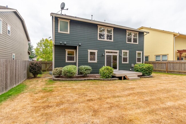 Building Photo - Stunning 3 Bed 2.5 Bath home in Fairway Point