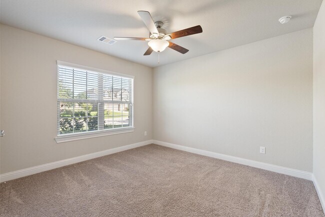 Building Photo - 18716 Laurel Hills Dr