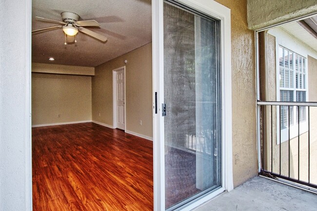 Building Photo - 2/2, 3rd floor condo in Waterford Lakes!