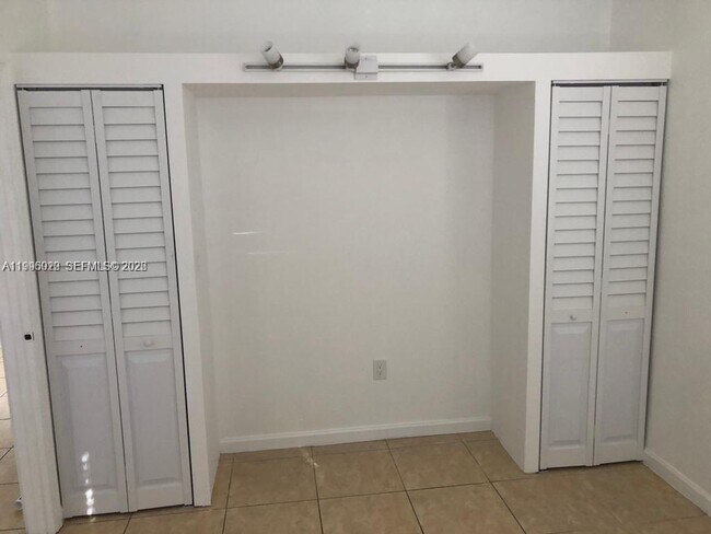 Building Photo - 2451 SE 14th Ave