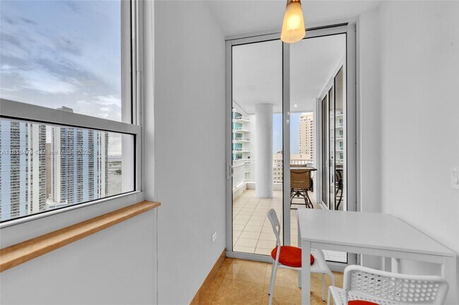Building Photo - 801 Brickell Key Blvd