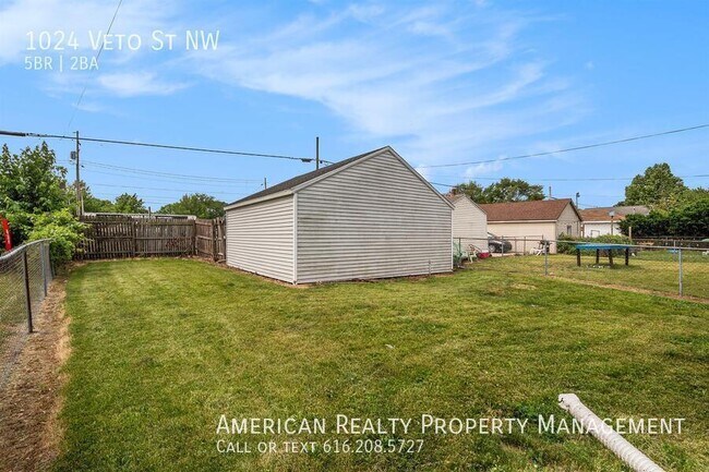 Building Photo - 1024 Veto St NW