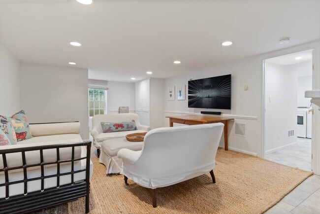 Building Photo - 61 Jennings Ave