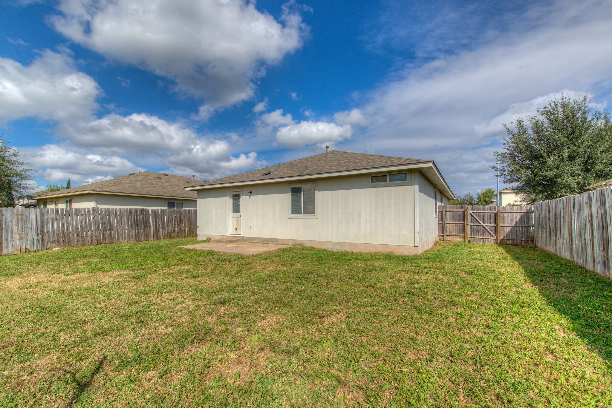 Building Photo - 8433 Alum Rock Dr