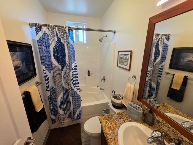 Building Photo - 1367 Kakae Pl