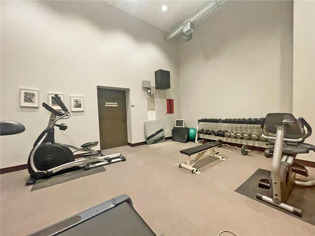 Building Photo - 214 4th St E