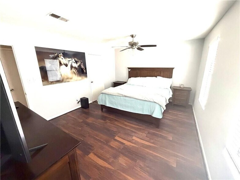 Building Photo - 5285 Mainstreet Park Dr