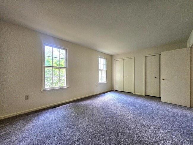 Building Photo - 4719 Gainsborough Dr
