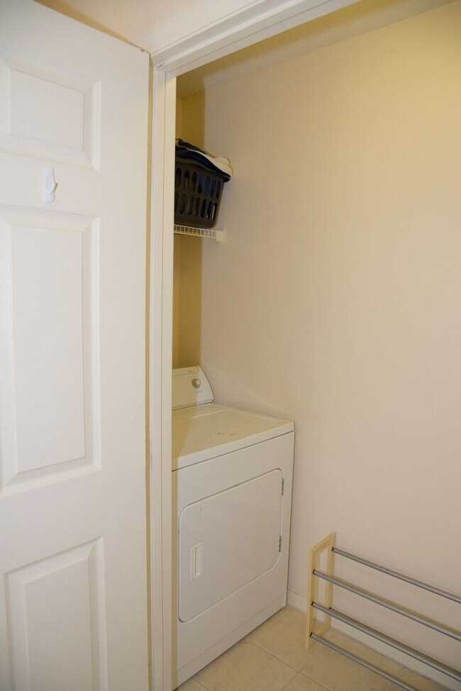 Building Photo - Desirable Florida Club Unit!