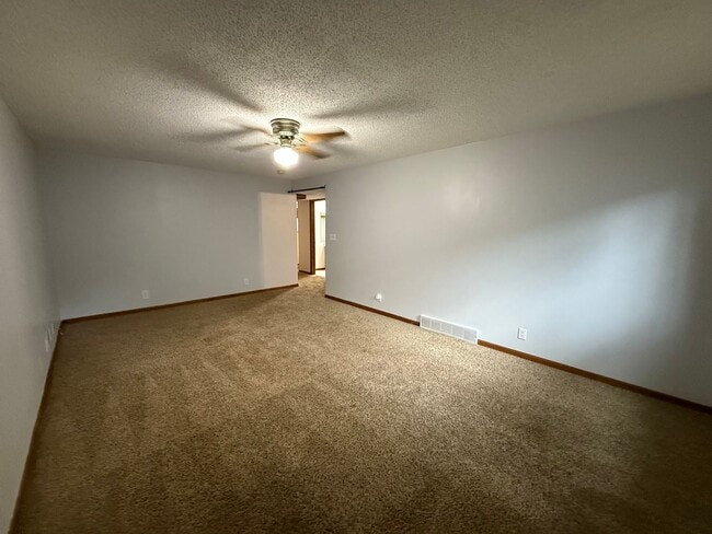 Building Photo - Bloomington 4 Bed 3 Bath SF Home available...