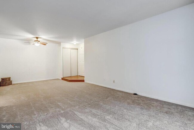 Building Photo - 5912 Cove Landing Rd