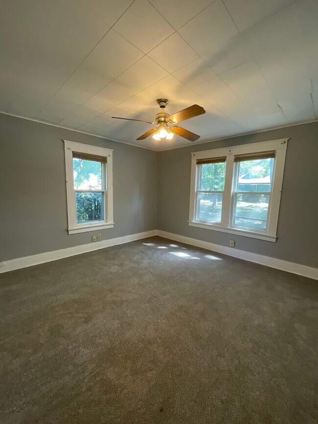Building Photo - 1415 Neosho St