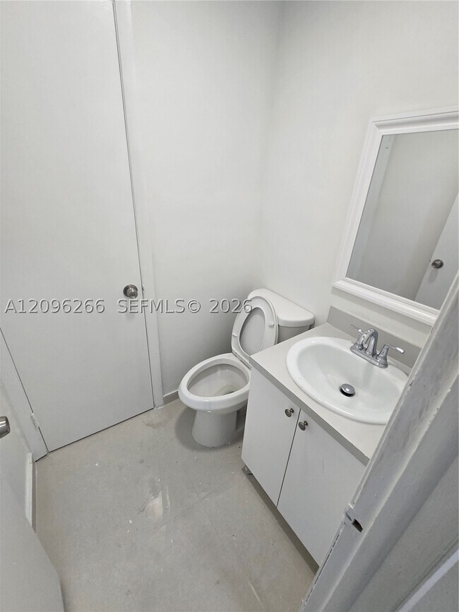 Building Photo - 6151 W 24th Ct