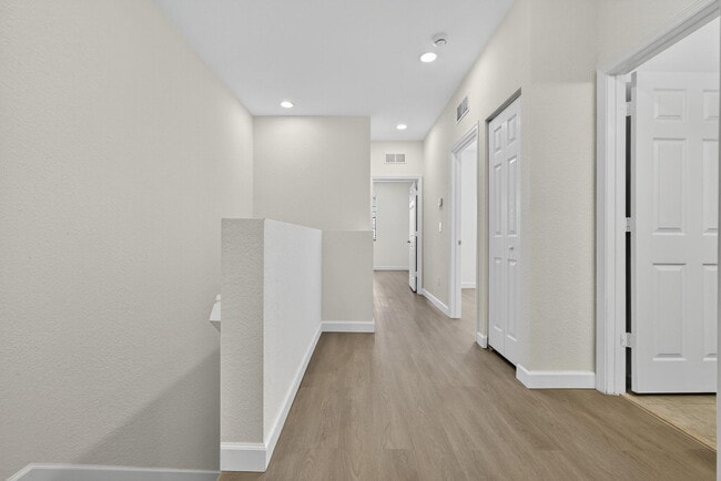 Building Photo - 10348 Wellington Parc Dr