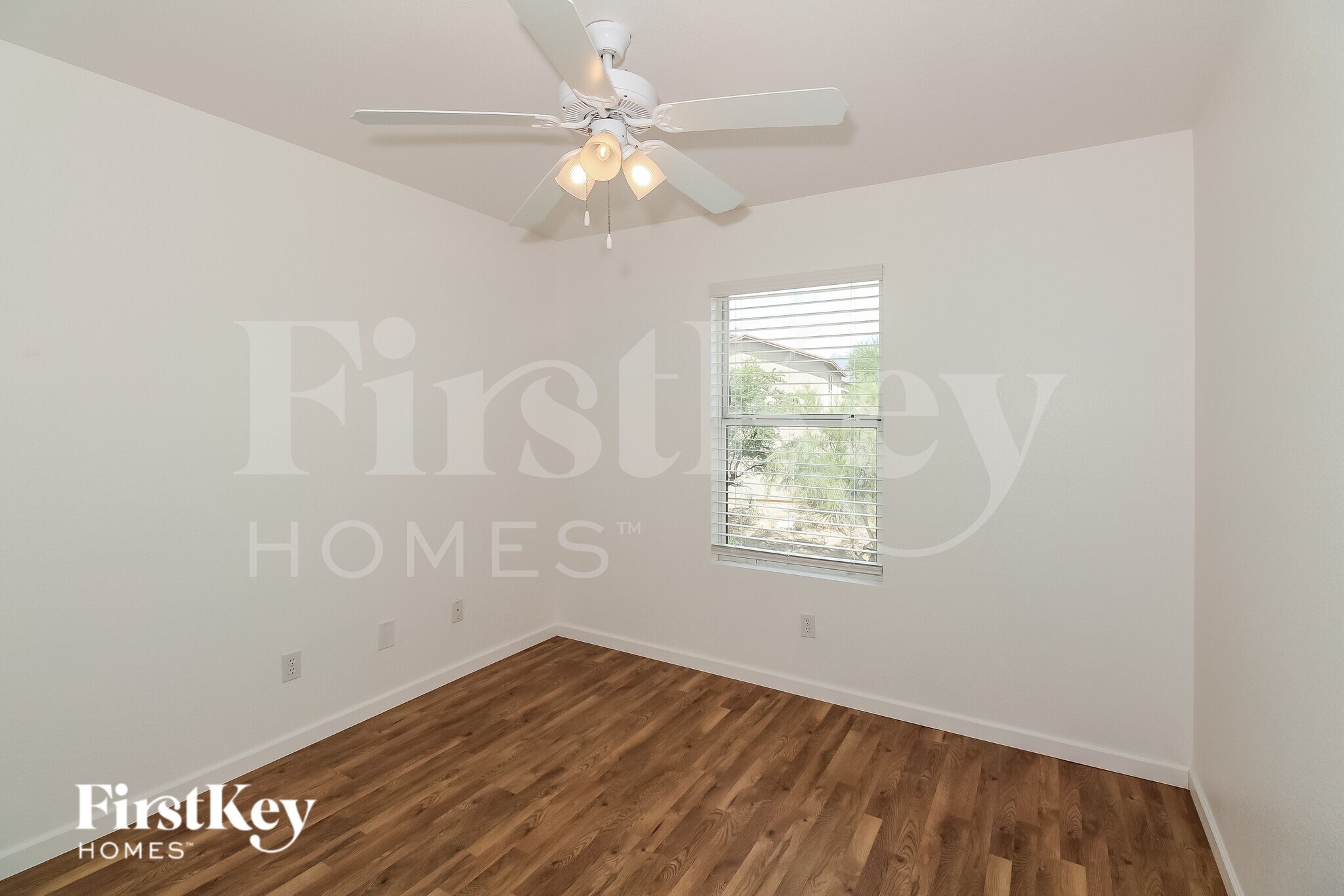 Building Photo - 8470 N Placita De La Manzana