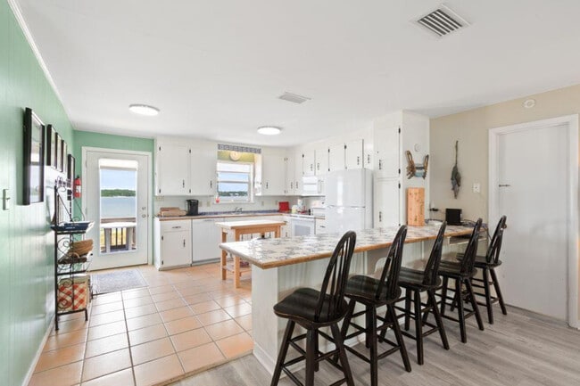 Building Photo - 2928 W Beach Blvd