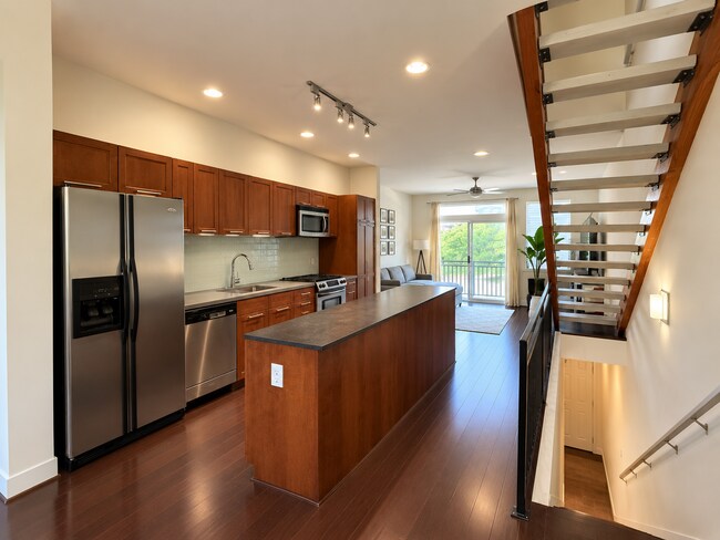 Building Photo - 2841 S Columbian Way