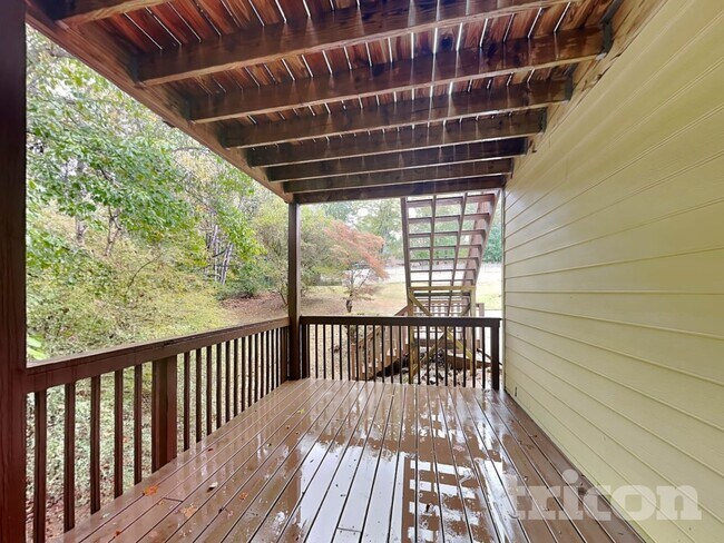 Building Photo - 1925 Sidneys Cove