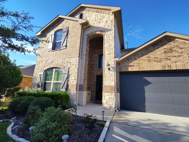 Building Photo - Gorgeous two story house (4BD/3BA) with a ...