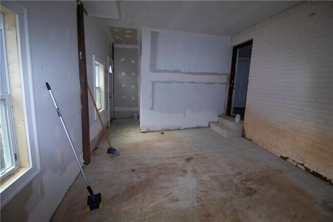 Building Photo - 1292 Monfort Rd