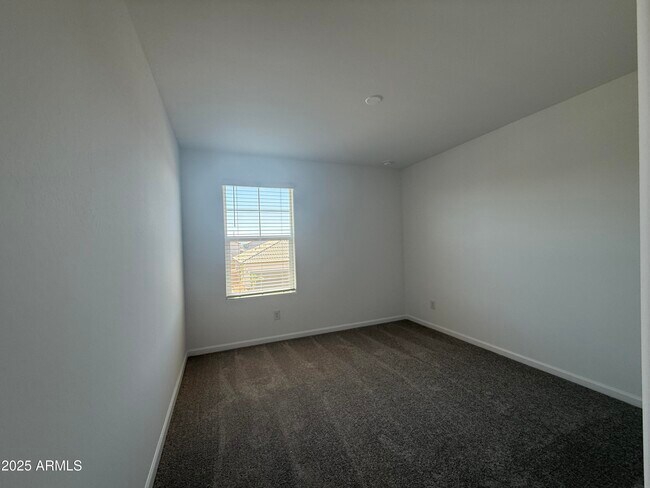 Building Photo - 9544 W Pinchot Ave