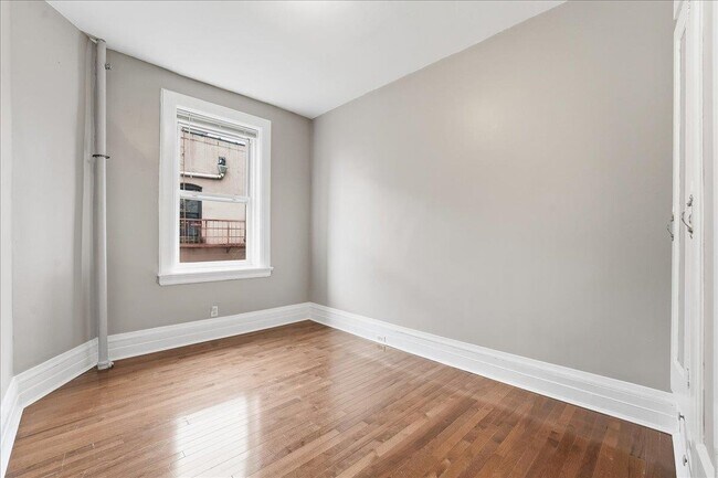 Building Photo - 134 CLIFTON Pl