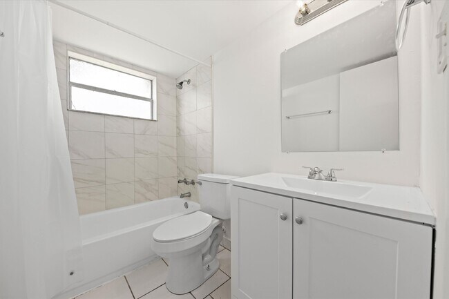 Building Photo - 1521 W 21st St