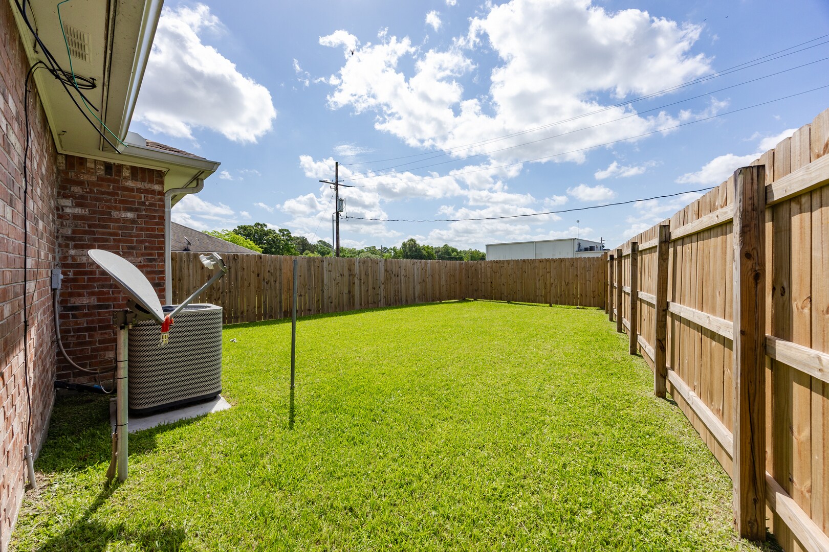 Building Photo - 9540A Lindale Ave