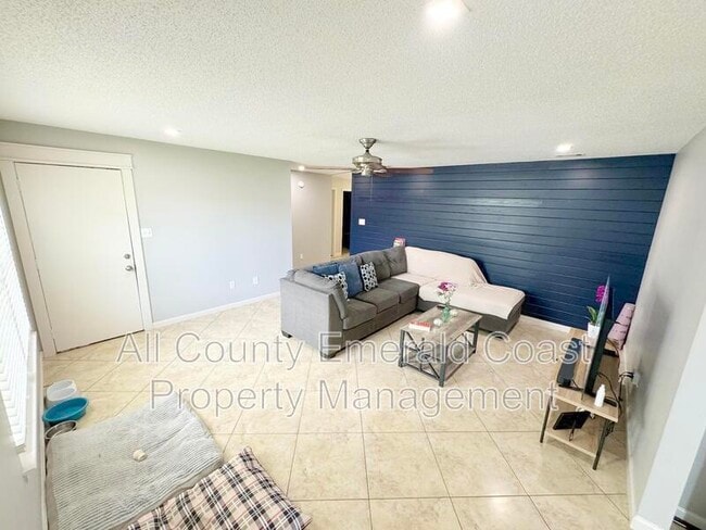 Building Photo - 915 Emily Cir