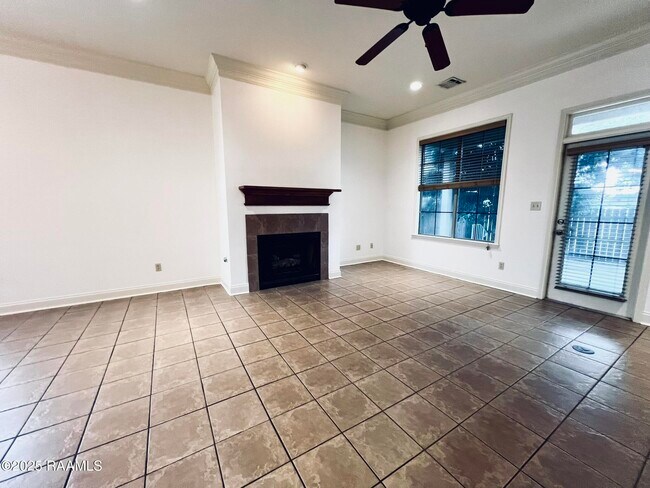 Building Photo - 125 Oakbend Dr