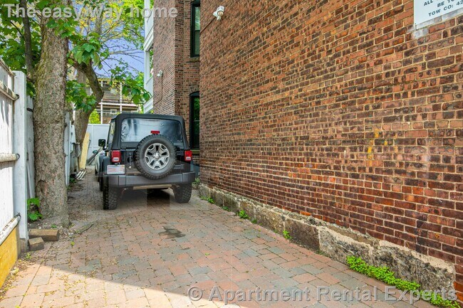 Building Photo - 40 Cameron St