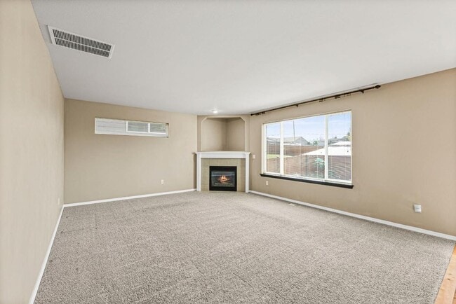 Building Photo - Spacious Corner Lot Home Near JBLM | 4 Bed...