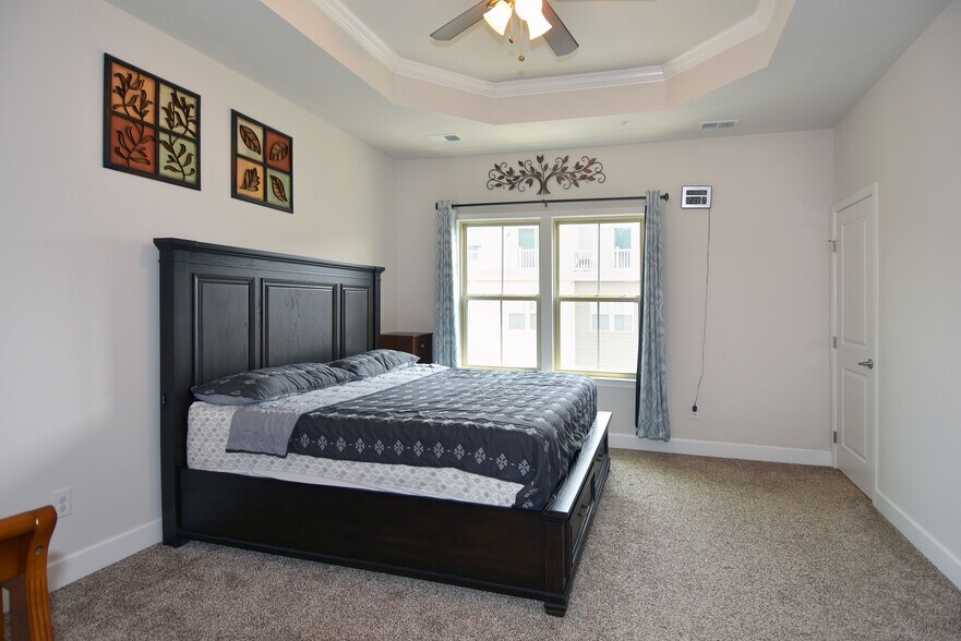 Master Bedroom - 448 Fairmont Dr