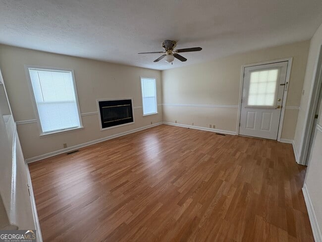 Building Photo - 609 Windcrest Dr