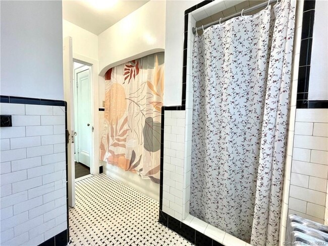 Building Photo - 294 Fountain St